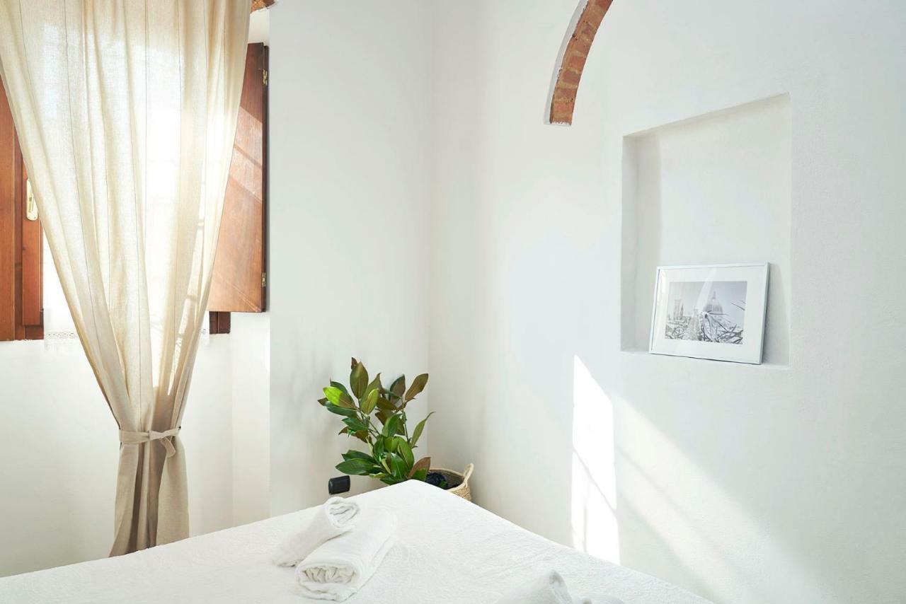 One Of A Kind Near The Duomo W/Balcony Palace Apt Флоренция Екстериор снимка